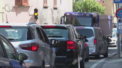 Statale Regina, divieti per camper e roulotte. La polizia locale: “Proviamo tutte le soluzioni”