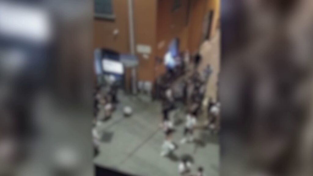 Como, musica alta e balli per strada in via Garibaldi e piazza Volta. Raccolta firme dei residenti esasperati
