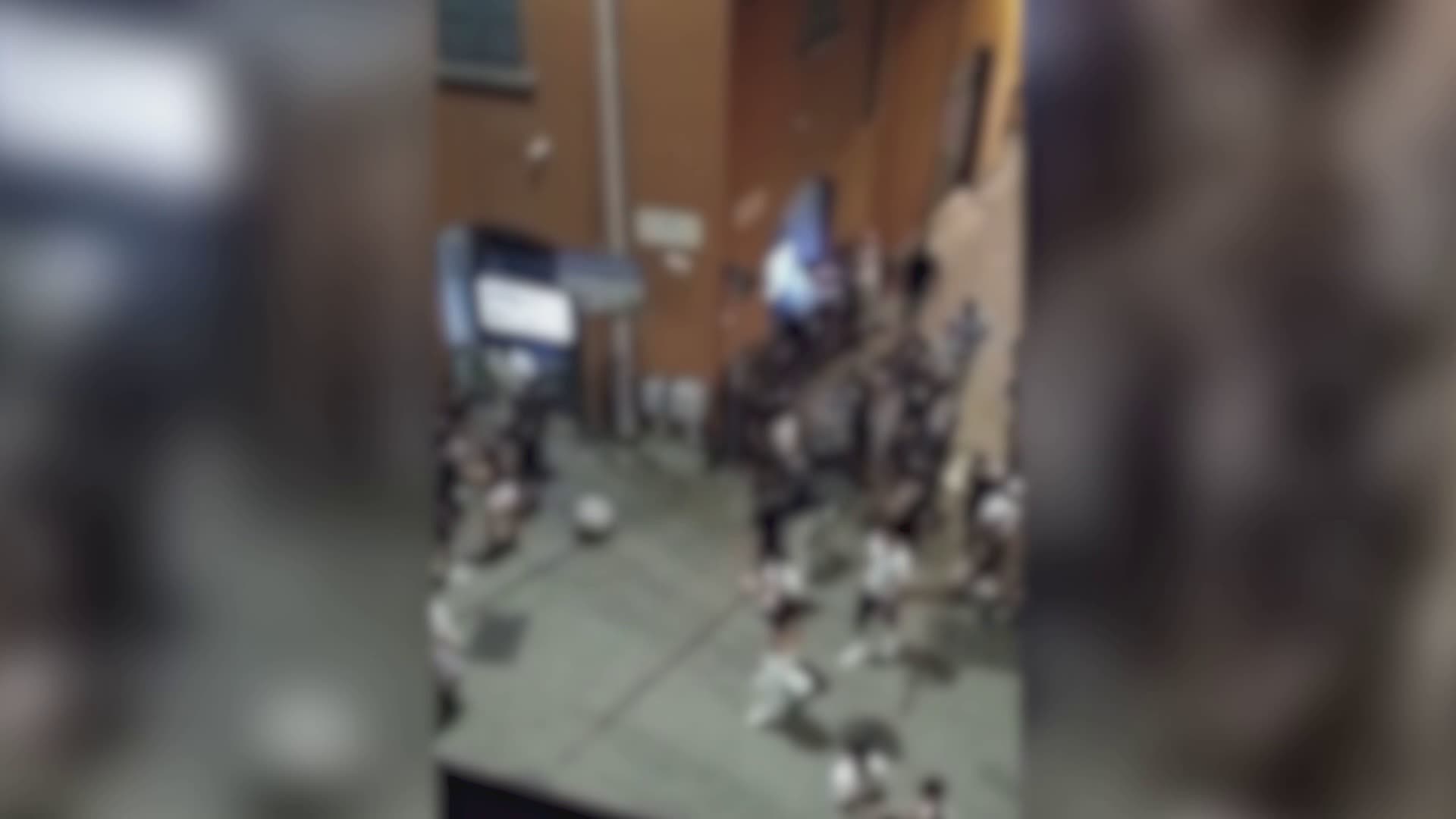 Como, musica alta e balli per strada in via Garibaldi e piazza Volta. Raccolta firme dei residenti esasperati