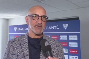 Cantù, esordio in trasferta a Venezia, nella città di coach Vitucci. La “prima” in casa con Udine