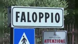 Faloppio, donna morta nel prato vicino al cimitero di Gaggino. Si attende l’esito dell’autopsia