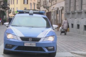 Il braccialetto elettronico invia l’allarme: 55enne si avvicina troppo alla ex moglie. Arrestato