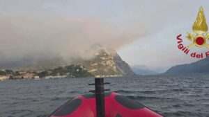 Emergenza incendio sul Monte Moregallo, forte odore di fumo nella Brianza comasca
