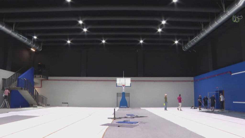 Nuova Arena di Cantù, completata la copertura, Allestimento finale per la palestra