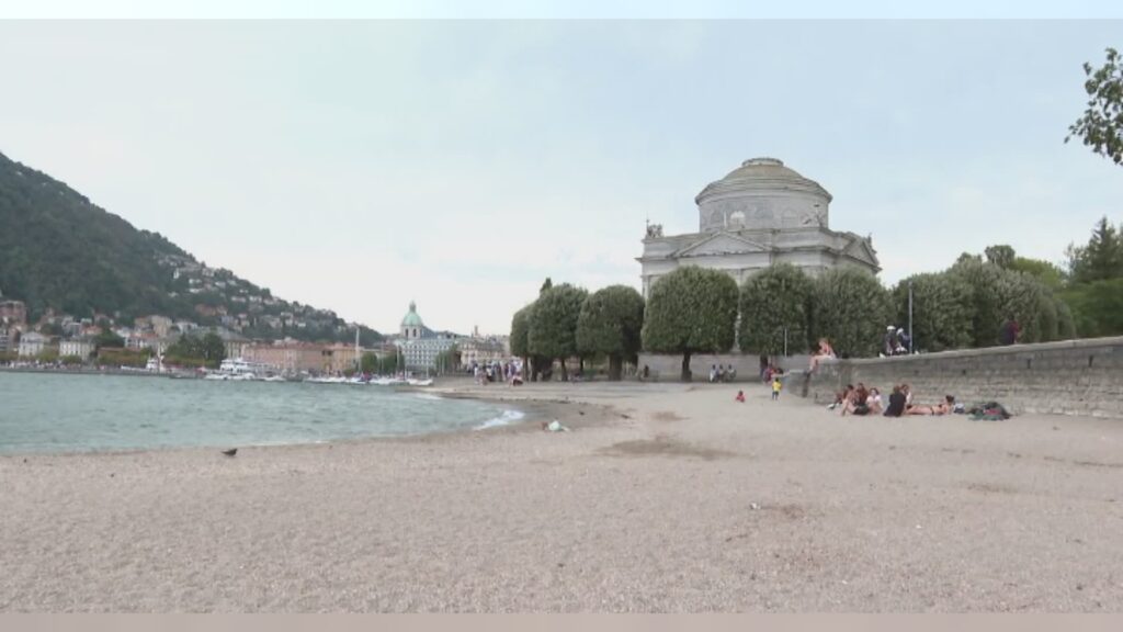Bagni proibiti (e pericolosi) al Tempio Voltiano. Le proposte: eliminare la spiaggetta e limitare l’area