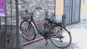 Polemiche sulla nuova Ztl di Como: raccolta firme, biciclettata di protesta e molte critiche