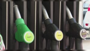 Caro carburanti, 1,1 miliardi in più al mese. L’allarme della Cgia: “A rischio la tenuta di imprese e famiglie”