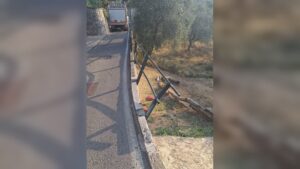 Il navigatore lo manda fuori strada: camion con 280 bombole a gas incastrato a Ossuccio