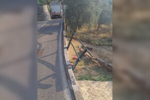 Il navigatore lo manda fuori strada: camion con 280 bombole a gas incastrato a Ossuccio
