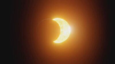 Eclissi di sole: attenzione agli occhi. Evento da seguire in sicurezza,  evitare metodi  fai-da-te