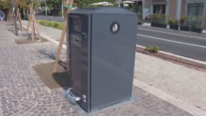 Como, installati otto cestini intelligenti sulla nuova passeggiata