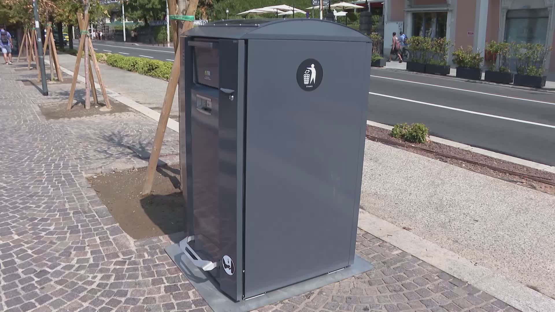 Como, installati otto cestini intelligenti sulla nuova passeggiata