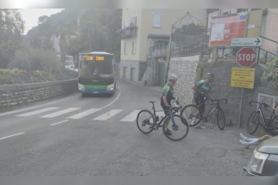 14655 Incidente sulla Lariana lautomobilista non da la precedenza e investe tre ciclisti 1786610647