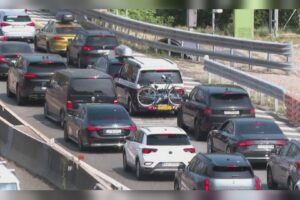 Traffico, weekend di Ferragosto da bollino rosso: 24 milioni gli spostamenti, tir fermi e cantieri sospesi