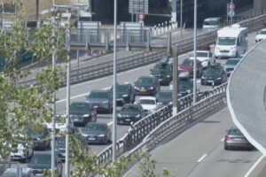 Traffico, weekend di Ferragosto da bollino rosso: 24 milioni gli spostamenti, tir fermi e cantieri sospesi