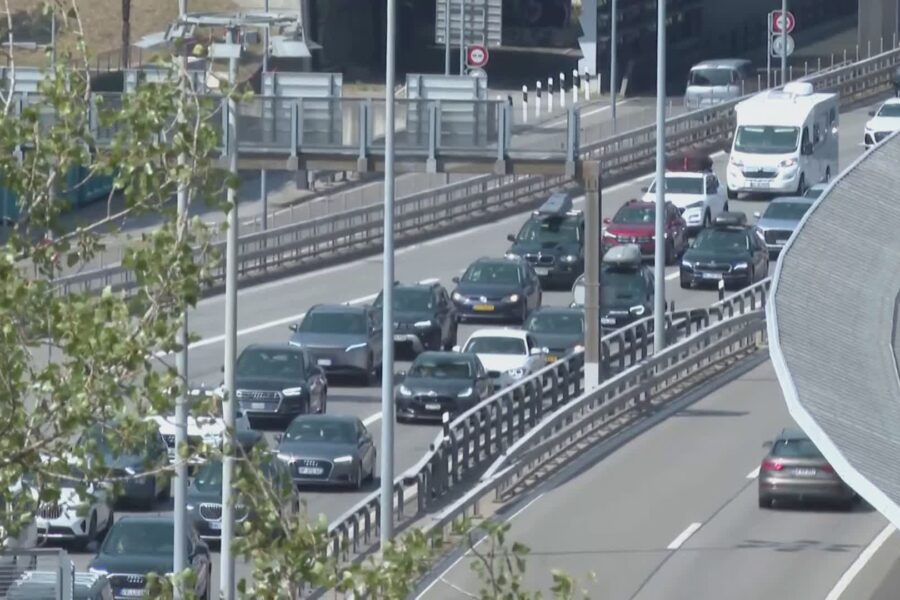 Traffico, weekend di Ferragosto da bollino rosso: 24 milioni gli spostamenti, tir fermi e cantieri sospesi