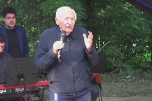 Auguri Mogol: 90 anni tra musica e Brianza. Carugo, Anzano e la A9 protagonisti dei successi