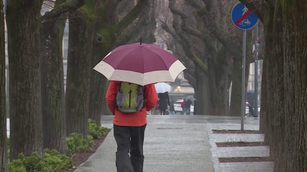 Maltempo in arrivo, domani allerta arancione. Calo delle temperature, grandine e forte vento