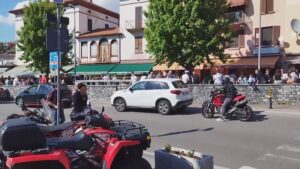 Centro Valle Intelvi, protesta dei giovani in piazza