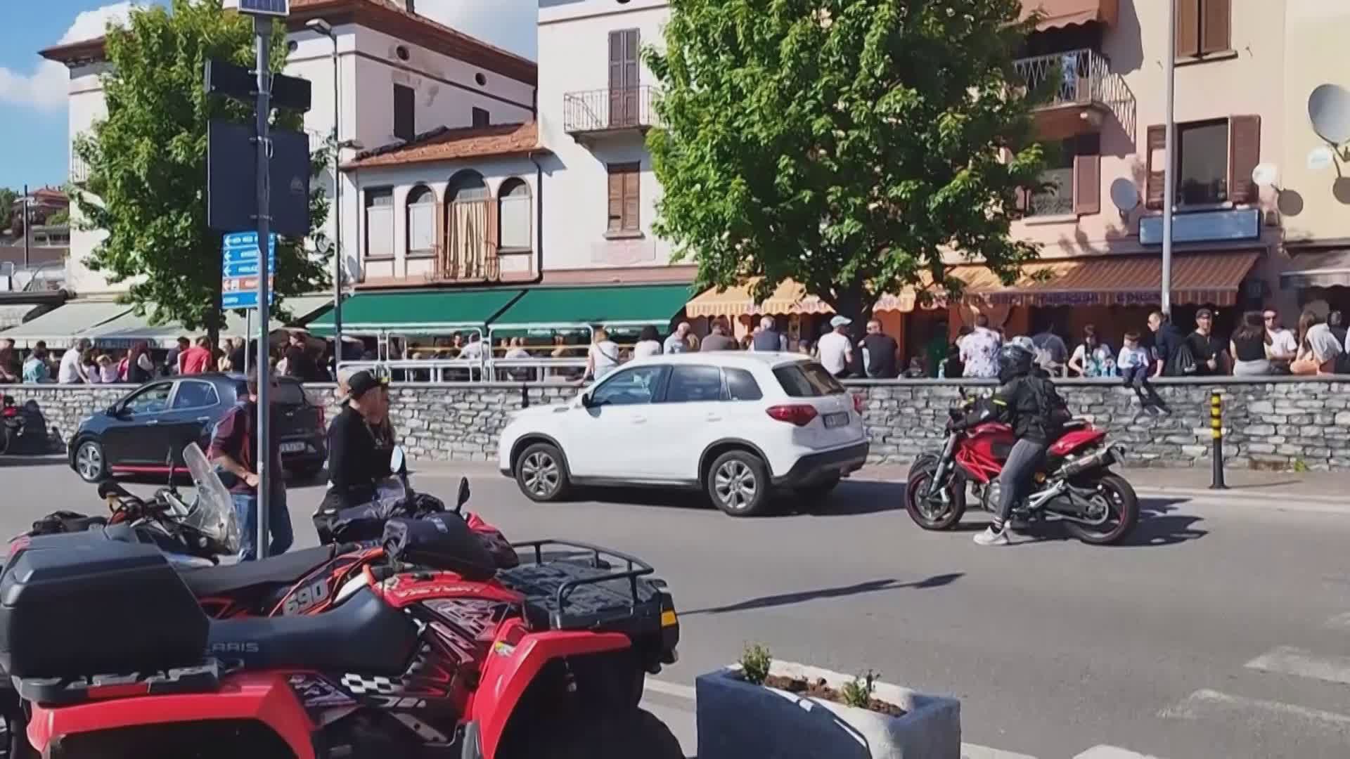 Centro Valle Intelvi, protesta dei giovani in piazza