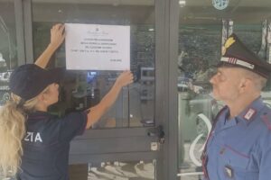 Liti e schiamazzi, chiuso un bar ad Albate. Controlli della polizia, multe ai locali in provincia