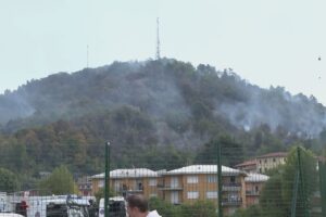 L’incendio sul Monte Goi: sganciato oltre un milione di litri d’acqua