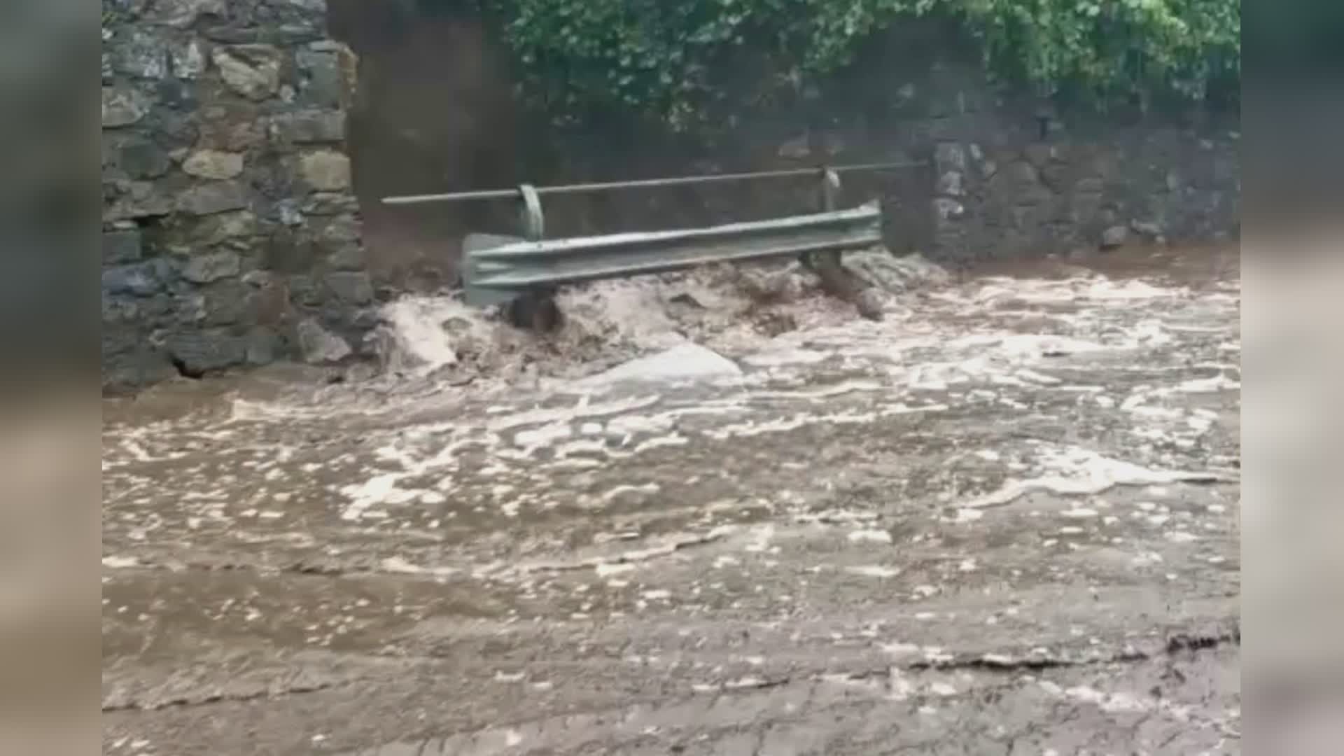 Temporali e grandine, allagamenti in Altolago. Regina chiusa a Domaso