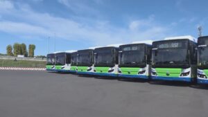 Como, tariffe del trasporto pubblico in aumento. Il Comune rafforza l’agevolazione per gli “under 26”