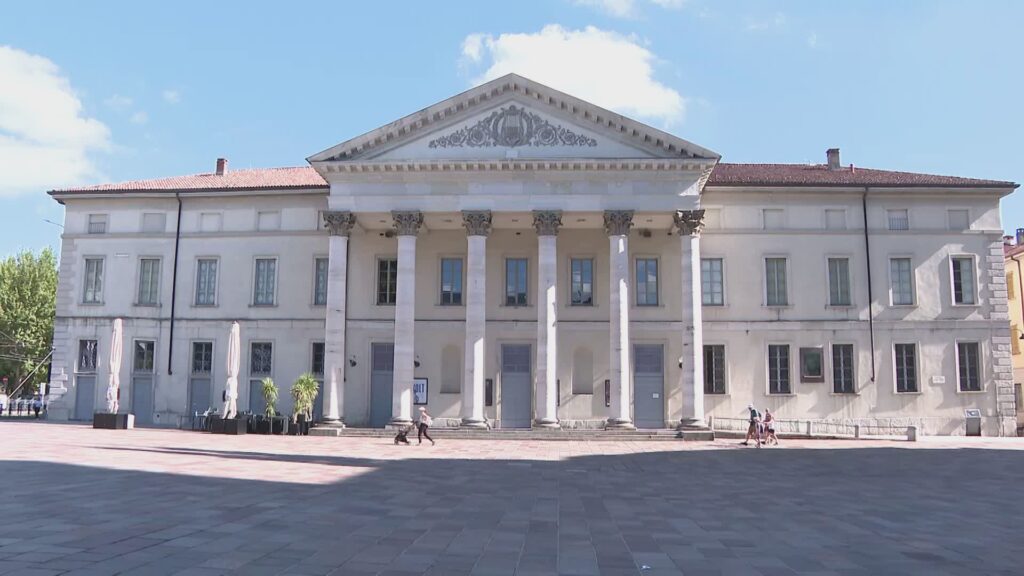 Teatro sociale di Como, il foyer cambia volto. Avviati i lavori per un completo restyling