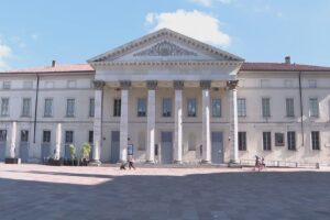 Teatro sociale di Como, il foyer cambia volto. Avviati i lavori per un completo restyling