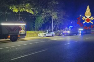 Fugge all’alti della polizia locale e finisce contro un palo. Arrestato 28enne comasco
