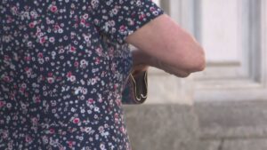 Anziana truffata a Cantù, 38enne arrestata dai carabinieri. Raggirata una donna di 85 anni