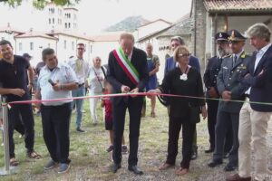 Taglio del nastro, è iniziata la fiera di Sant’Abbondio. Il sindaco: “Superate le aspettative”
