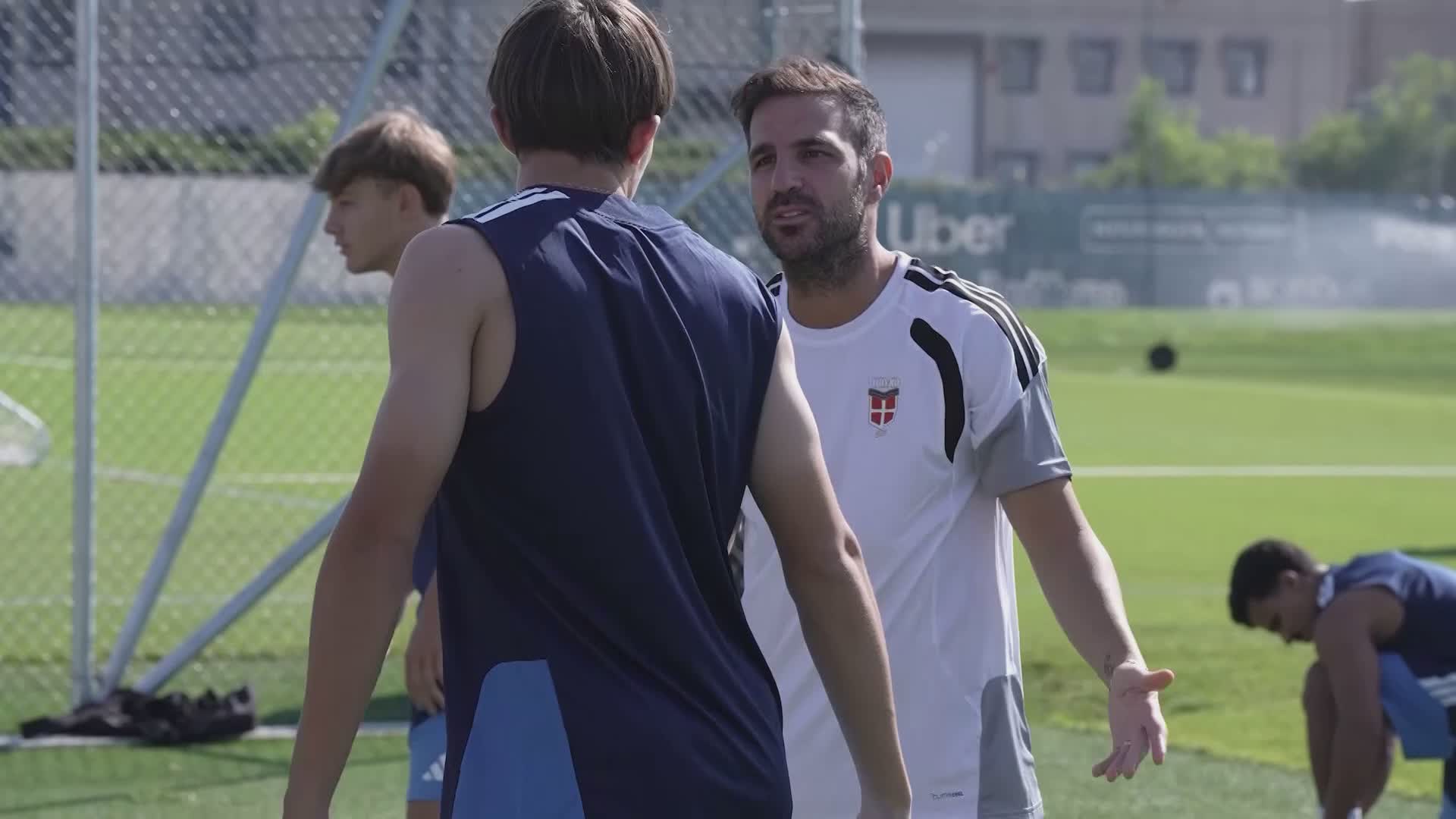 Como in Champions: c’è il Barça per Fàbregas, al Sinigaglia arriva il PSG