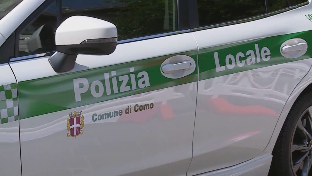 Como, ubriaco aggredisce gli agenti con calci e pugni: arrestato un 45enne