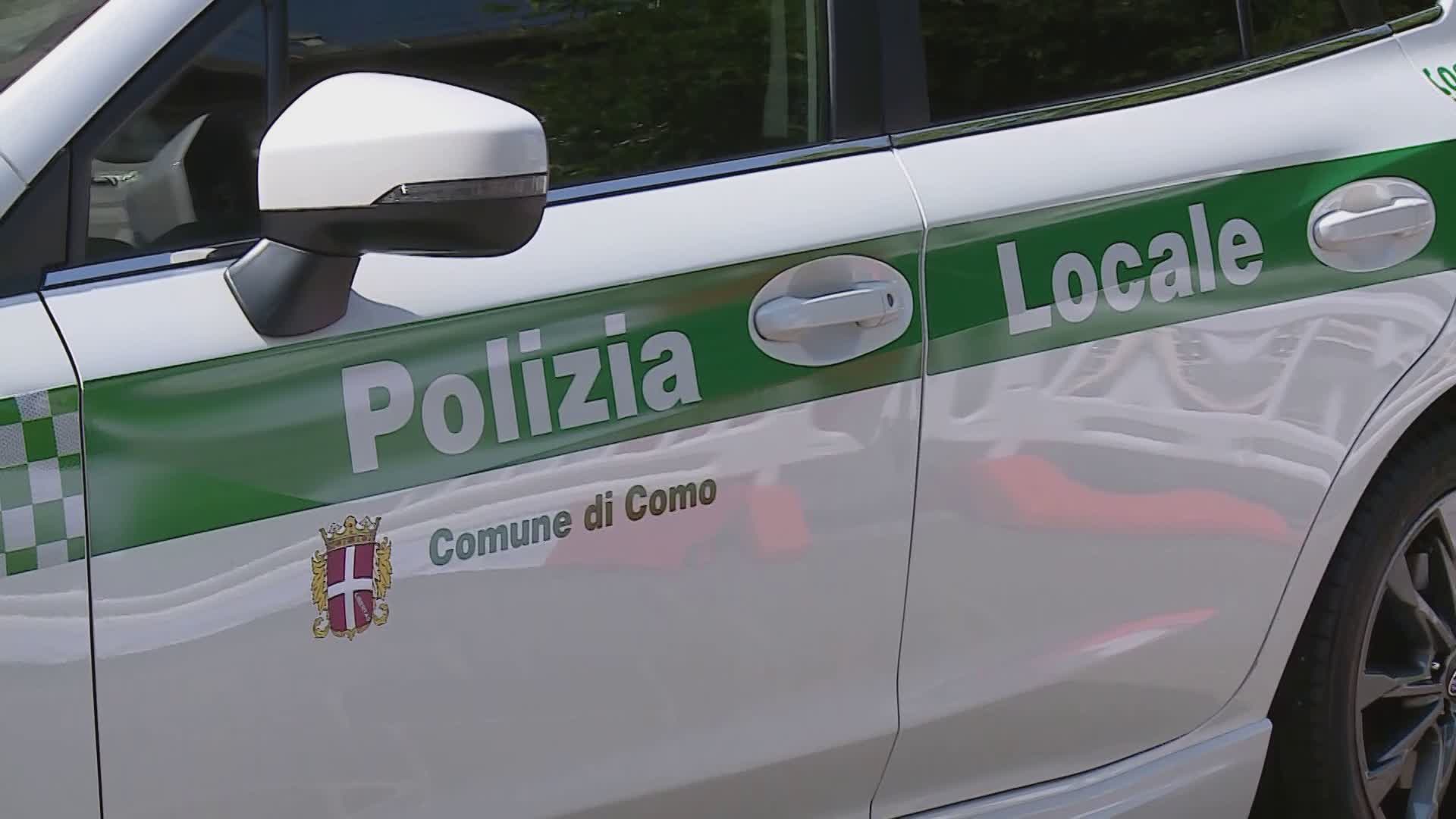 Como, ubriaco aggredisce gli agenti con calci e pugni: arrestato un 45enne