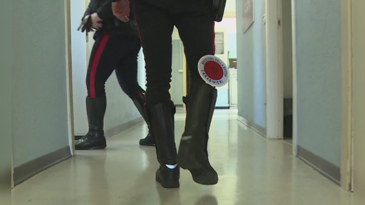 Cantù: tenta di rubare un’auto dalla concessionaria, 28enne arrestato dai carabinieri