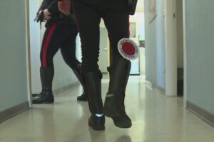 Cantù: tenta di rubare un’auto dalla concessionaria, 28enne arrestato dai carabinieri