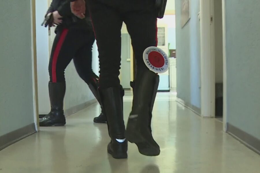 15326 Cantu tenta di rubare unauto dalla concessionaria 28enne arrestato dai carabinieri 1788168027