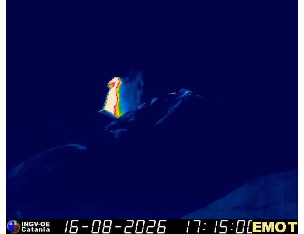 ++ Nuova intensa attività esplosiva dal cratere Voragine dell’Etna ++