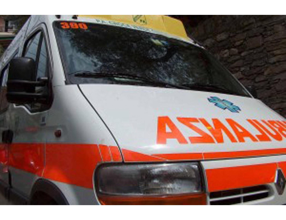 A Napoli incidente in cantiere metro, grave operaio colpito da lastre