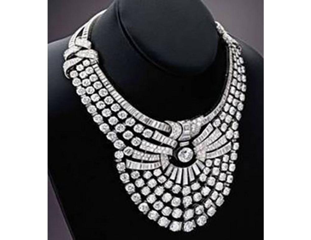 A Vienna rubato il collier della regina d’Egitto, caccia ai ladri