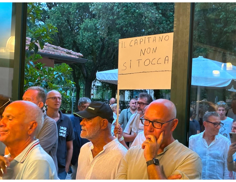 A.Fontana e Romeo contestati alla Versiliana, ‘Salvini non si tocca’