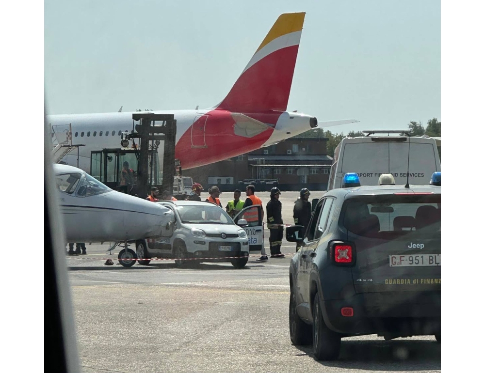 Aereo urta auto di servizio in scalo privato di Linate, nessun ferito