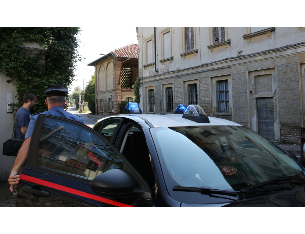 Aggredisce moglie e figlia a martellate, arrestato 55enne in Brianza