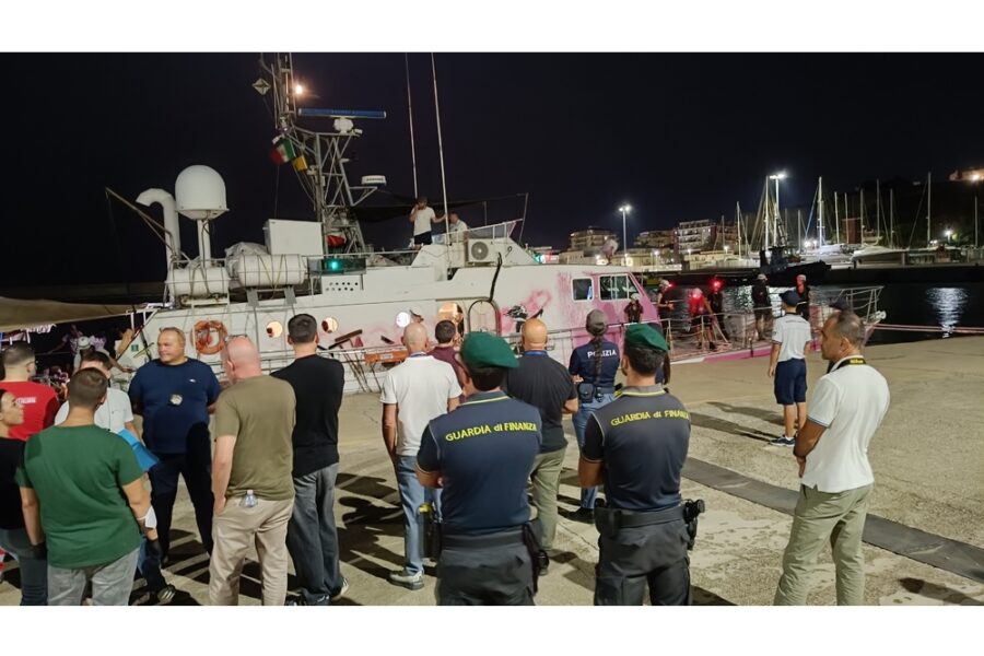 Viaggio di quasi 400 miglia. Vi sono anche 14 donne