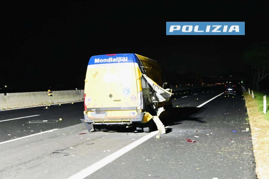 L'aggressione lo scorso ottobre in A14 a Porto Recanati. Contestato il metodo mafioso