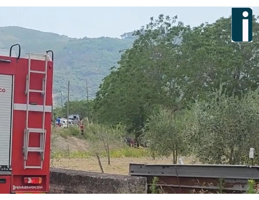 Auto contro platano, gravissime due sorelline