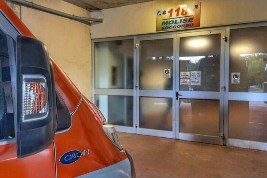 Ennesimo tentativo a vuoto dell'Azienda sanitaria per ridurre la carenza di camici bianchi