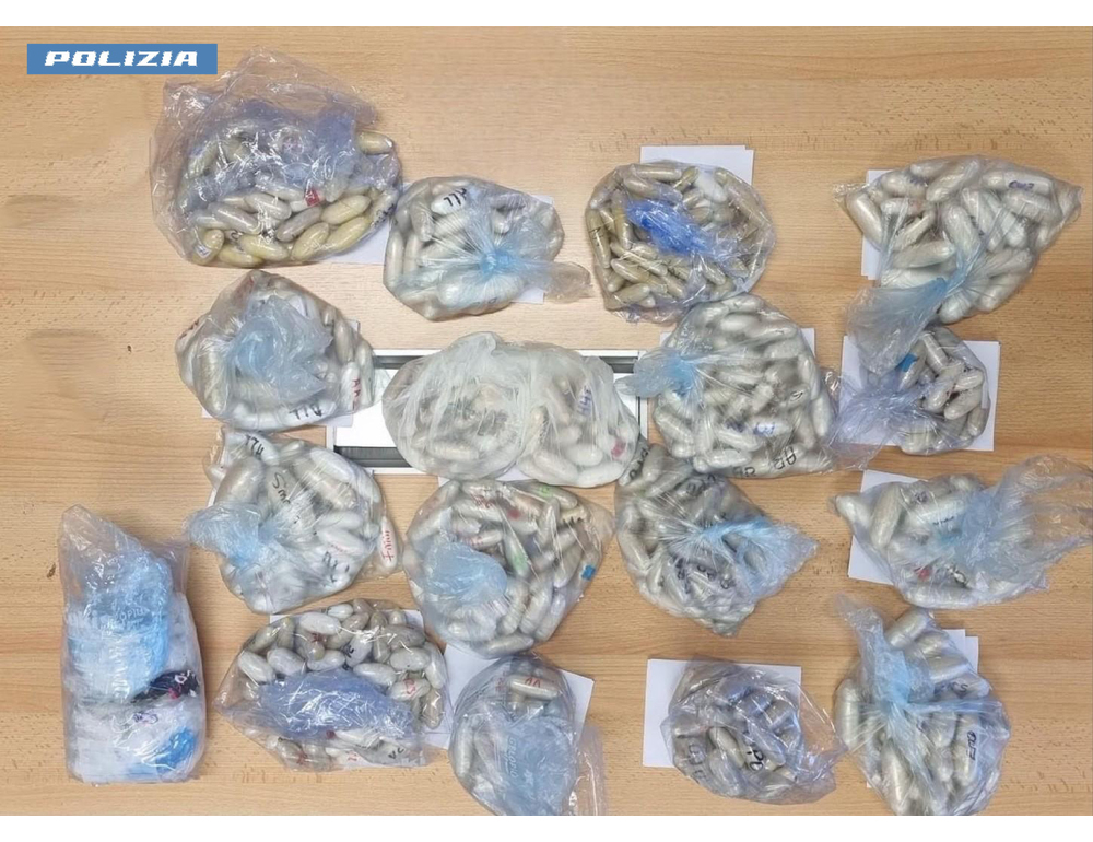 Bagaglio sospetto alla stazione Termini, dentro c’erano 7,8 chili di droga